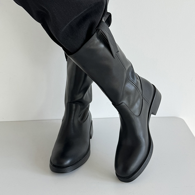 Street Fashion Rome 2026 - Sepatu Pendek Wanita Model Terbaru 2026,