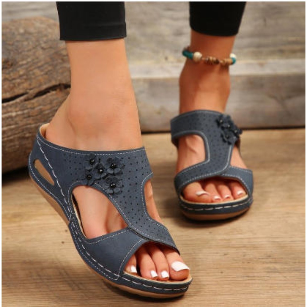 Street Fashion Rome 2026 - Sandal Wedges Wanita Musim Panas 2026,